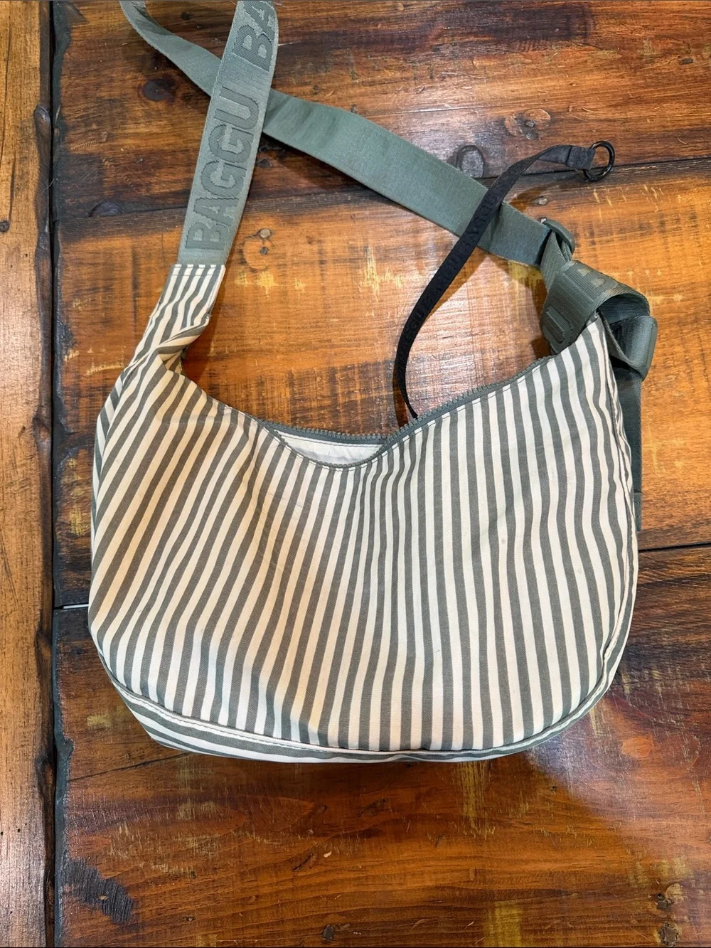 BAGGU Medium Nylon Striped Crescent Bag